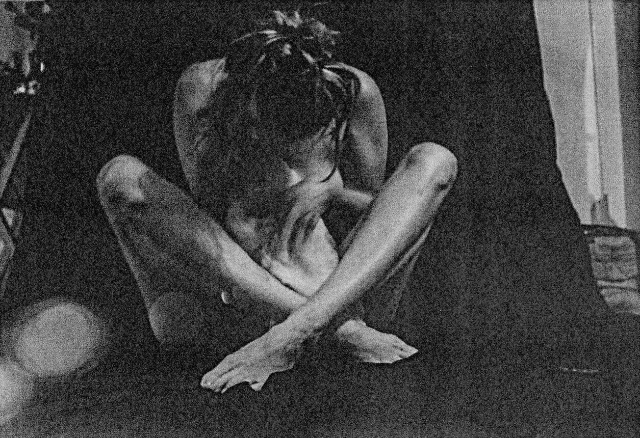 sweet surrender, photography, autoportrait, nu, studio, femme, nude, nu, body, flesh, love, noir, matière